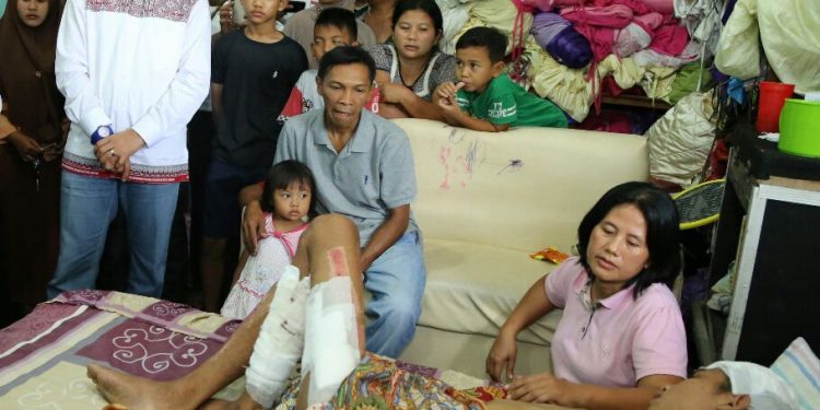 Ia Nyaris Tewas Tersengat Listrik. Terselamatkan Berkat Bantuan JR... Ia Nyaris Tewas Tersengat Listrik. Terselamatkan Berkat Bantuan JR...