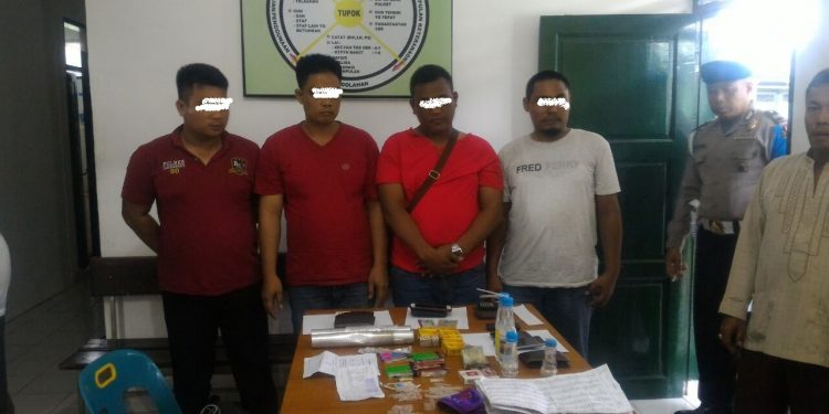 Tiga Oknum Polisi Diringkus. Kapolres: Tidak akan Dilindungi, Ditindak Sesuai Hukum yang Berlaku di NKRI Tiga Oknum Polisi Diringkus. Kapolres: Tidak akan Dilindungi, Ditindak Sesuai Hukum yang Berlaku di NKRI