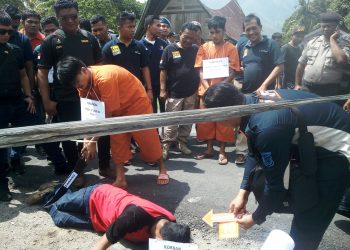 Enam Belas Adegan. Anak Bunuh Ayah Tiri di Samosir. Motif karena adiknya dicabuli...