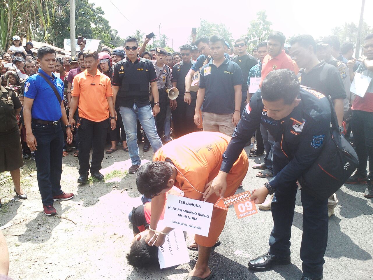 Enam Belas Adegan. Anak Bunuh Ayah Tiri di Samosir. Motif karena adiknya dicabuli...
