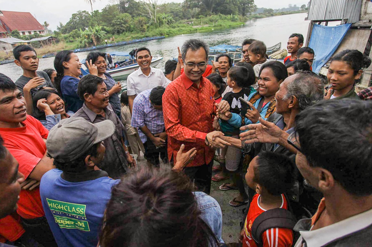 Warga Pinggir Sungai Asahan Sorak-sorai Sambut Sihar Sitorus di Porsea