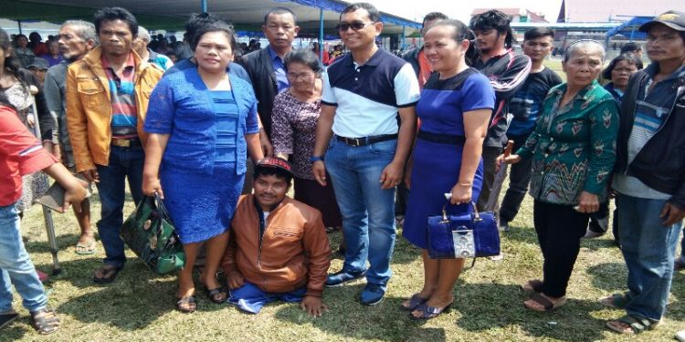 Didorong Rasa Kemanusiaan, JR Saragih Terbangkan Pria asal Taput ini Ke Rumah Sakit