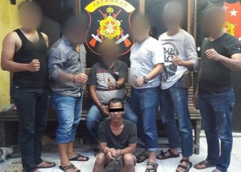 Curi HP di Pasar, Pria Ini Diringkus. Berbagai jenis dan merek HP diamankan..