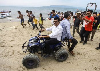 Kompak, Djarot dan Sihar Mengitari Pantai Pasir Putih, Danau Toba dengan ATV