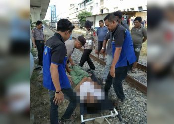 Pria Hiperaktif Ditabrak Kereta Api. Warga Dibikin Heboh..