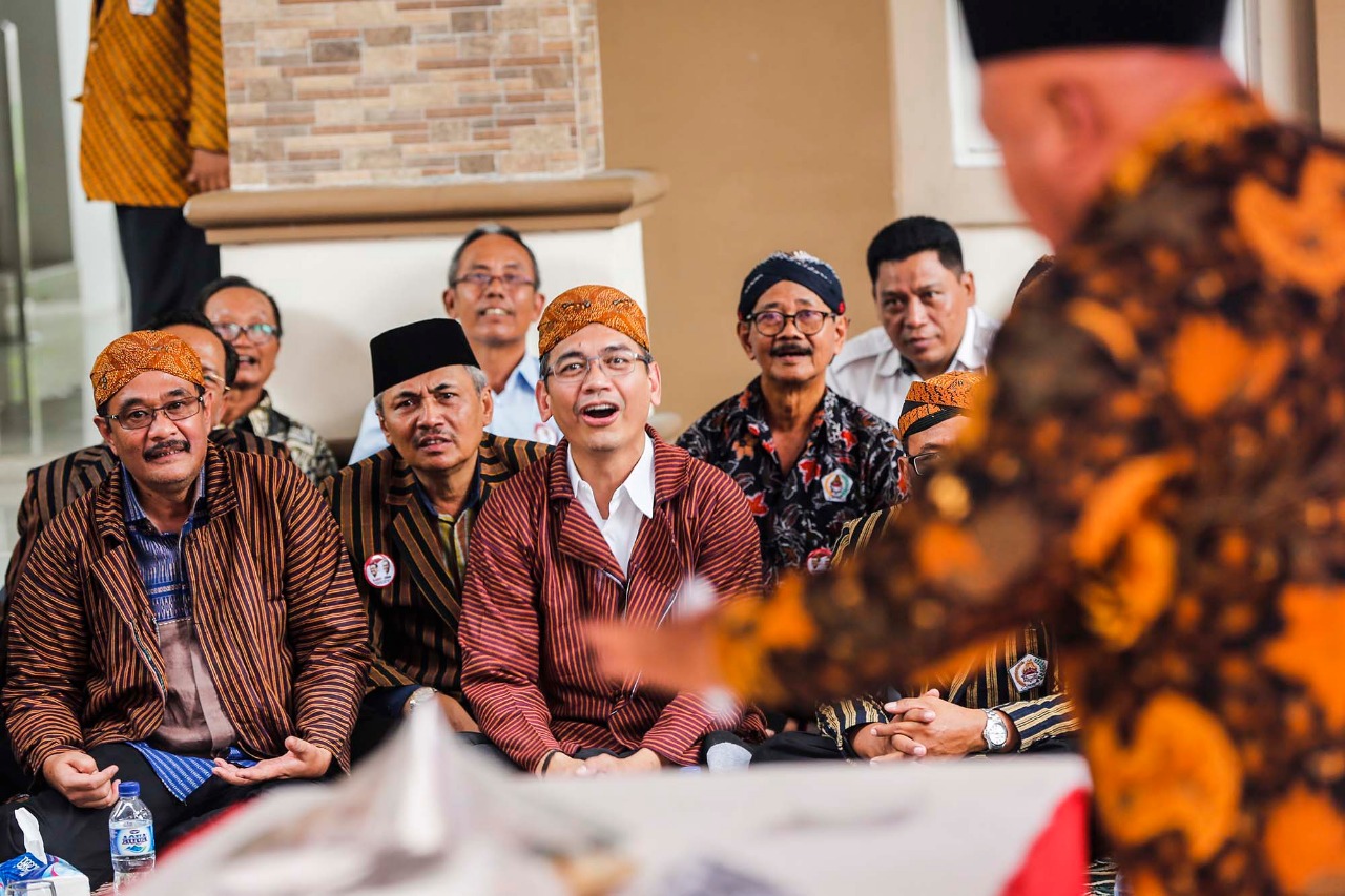 Ditetapkan Sebagai Paslon oleh KPU, Djarot dan Sihar Sungkem ke Tokoh Sepuh Pujakesuma Ditetapkan Sebagai Paslon oleh KPU, Djarot dan Sihar Sungkem ke Tokoh Sepuh Pujakesuma