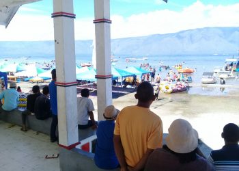 Liburan Imlek, Pasir Putih Parbaba, Danau Toba Ramai Dikunjungi Wisatawan