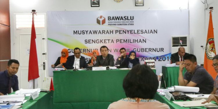 Sidang Gugatan JR Saragih-Ance Selian Kembali Digelar. Pimpinan Sidang tanya apakah Saksi masih sanggup atau tidak..