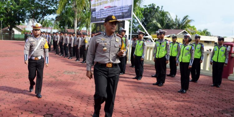 Polres Nias Laksanakan Apel Gelar Pasukan Operasi “ KESELAMATAN TOBA – 2018 “ Polres Nias Laksanakan Apel Gelar Pasukan Operasi “ KESELAMATAN TOBA – 2018 “