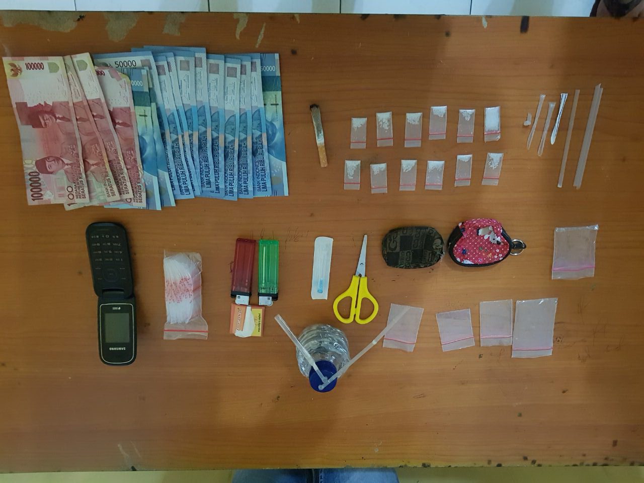 Simpan Sabu di Kamar, Budi Ditembak Polisi... Simpan Sabu di Kamar, Budi Ditembak Polisi...