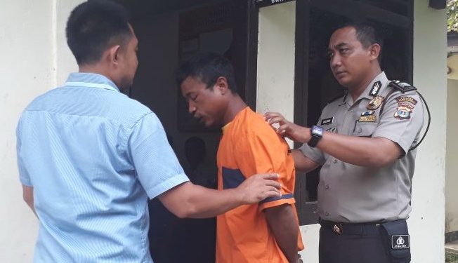 Biadab! Sudah dapat Ibunya, Pria ini juga Garap Anak Tirinya yang Masih SD. Si Anak pun Kena Herpes.. Biadab! Sudah dapat Ibunya, Pria ini juga Garap Anak Tirinya yang Masih SD. Si Anak pun Kena Herpes..