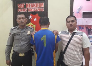 Ditinggal Ibu Jadi TKI, Seorang Siswi SMA Bertahun-tahun Dijadikan Budak Seks Ayah Kandungnya...