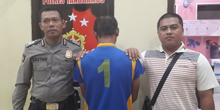 Ditinggal Ibu Jadi TKI, Seorang Siswi SMA Bertahun-tahun Dijadikan Budak Seks Ayah Kandungnya... Ditinggal Ibu Jadi TKI, Seorang Siswi SMA Bertahun-tahun Dijadikan Budak Seks Ayah Kandungnya...