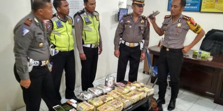 Tiga Pria Pembawa 13 Kilo Sabu dan Puluhan ribu Ekstasi Tertangkap Saat Melintas di Labura
