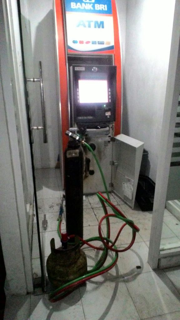Jendro Tampubolon, Pelaku Pembongkaran ATM BRI Diringkus . Tiga Temannya Melarikan diri ...