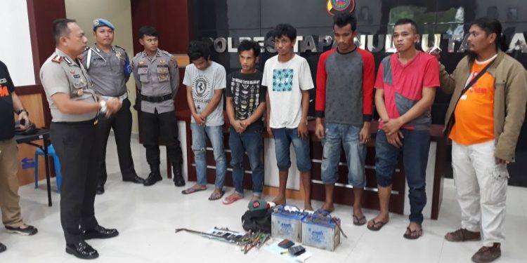 Beraksi di Simalungun "Lima Sekawan" Spesialis Curi Aki Mobil dari Siantar, Ditangkap Polres Taput Beraksi di Simalungun "Lima Sekawan" Spesialis Curi Aki Mobil dari Siantar, Ditangkap Polres Taput