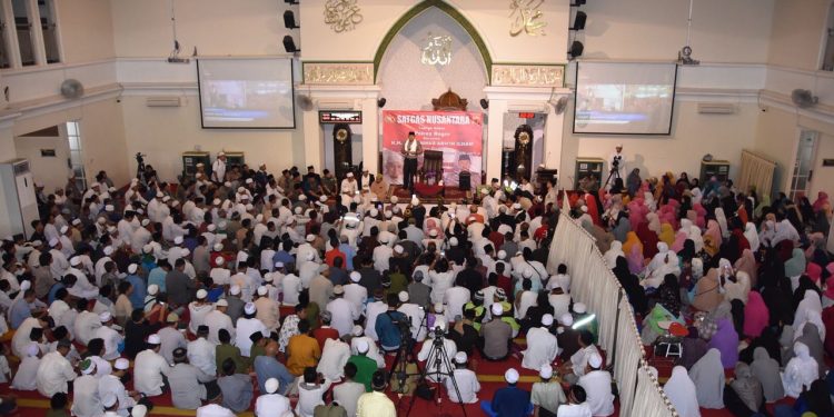 Memperingati Isra Mi’raj, Polres Bogor Dzikir Bersama KH. Muhammad Arifin Ilham dan 2000 Jemaah