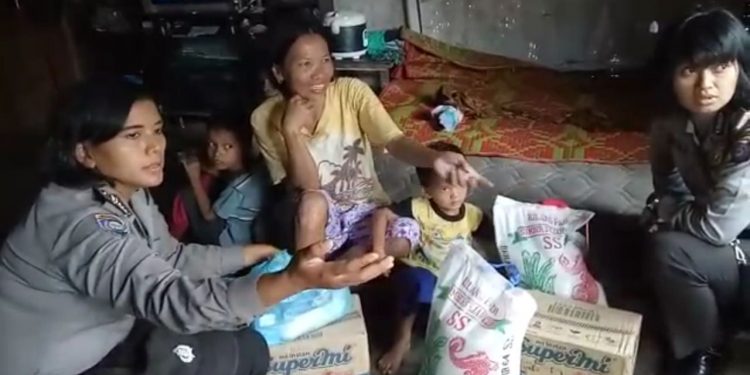 Tali Asih Polsek Medan Baru Bantu Warga Kurang Mampu Tali Asih Polsek Medan Baru Bantu Warga Kurang Mampu