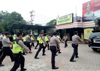 Polsek Medan Baru Gelar Latihan Beladiri Gunakan Borgol Dan Tongkat T Bagi Personil Sabhara