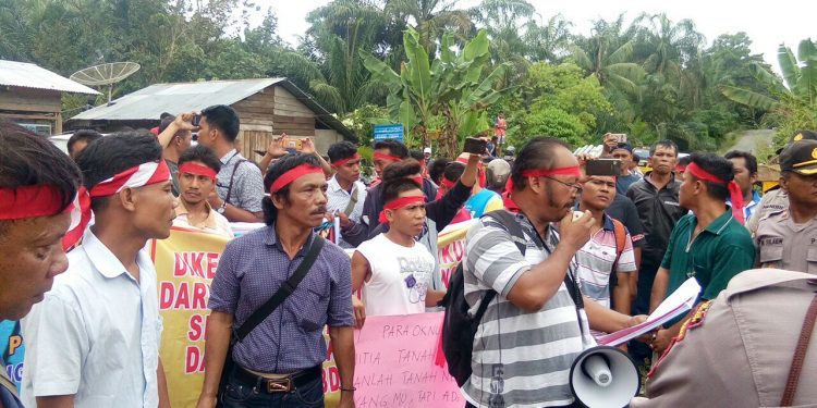 Masyarakat Buntu Bayu Serbu Kantor Camat dan PKS PT SJS, Menolak Pembangunan PKS Masyarakat Buntu Bayu Serbu Kantor Camat dan PKS PT SJS, Menolak Pembangunan PKS