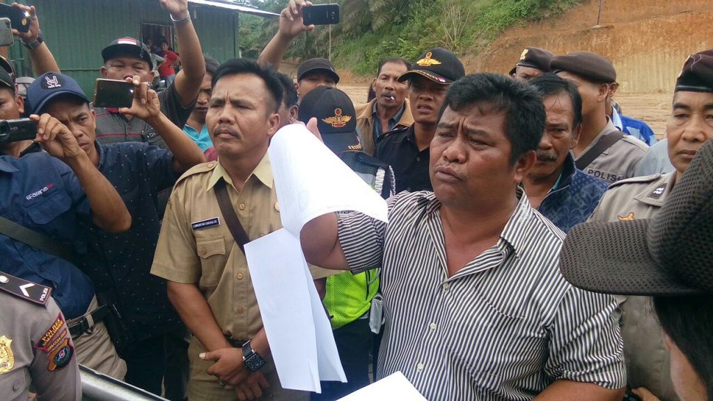 Masyarakat Buntu Bayu Serbu Kantor Camat dan PKS PT SJS, Menolak Pembangunan PKS