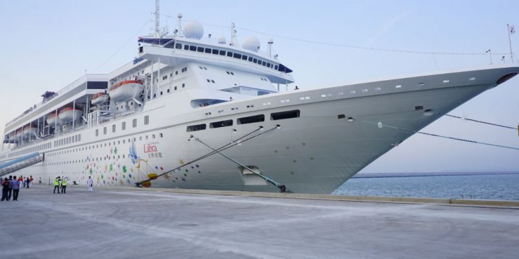 Bawa Wisatawan ke Danau Toba, Kapal Pesiar Super Star Libra Kembali Lego Jangkar di Pelabuhan Kuala Tanjung Bawa Wisatawan ke Danau Toba, Kapal Pesiar Super Star Libra Kembali Lego Jangkar di Pelabuhan Kuala Tanjung