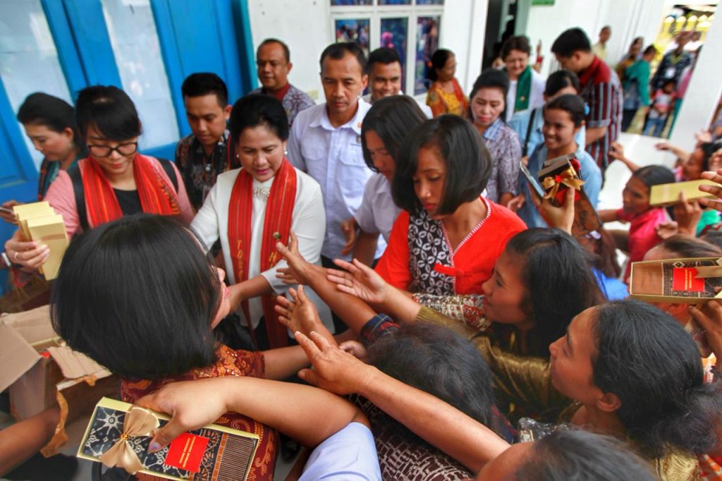 Iriana Jokowi Sebut Danau Toba itu Bagus Semua. Lihat Foto-foto Kunjungannya...