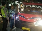 Kakak Beradik Nyaris Tewas Ditabrak Angkot Bandar Jaya