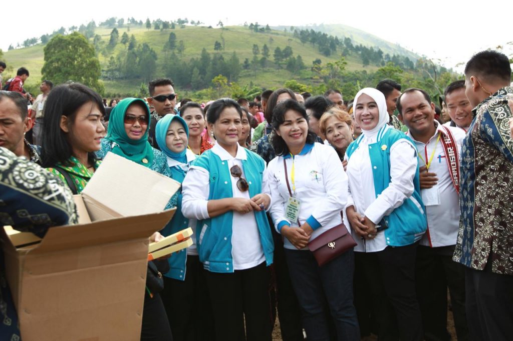 Iriana Jokowi Sebut Danau Toba itu Bagus Semua. Lihat Foto-foto Kunjungannya...