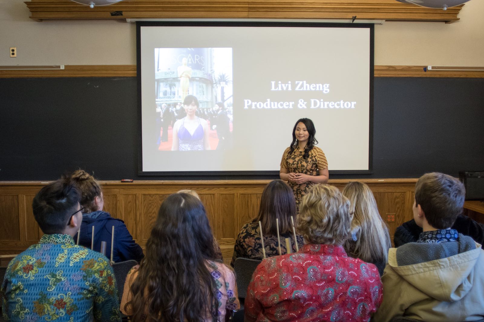 Livi Zheng, Wanita Asal Blitar Rayakan Hari Kartini dengan Main Angklung di Yale University, Amerika Serikat Livi Zheng, Wanita Asal Blitar Rayakan Hari Kartini dengan Main Angklung di Yale University, Amerika Serikat
