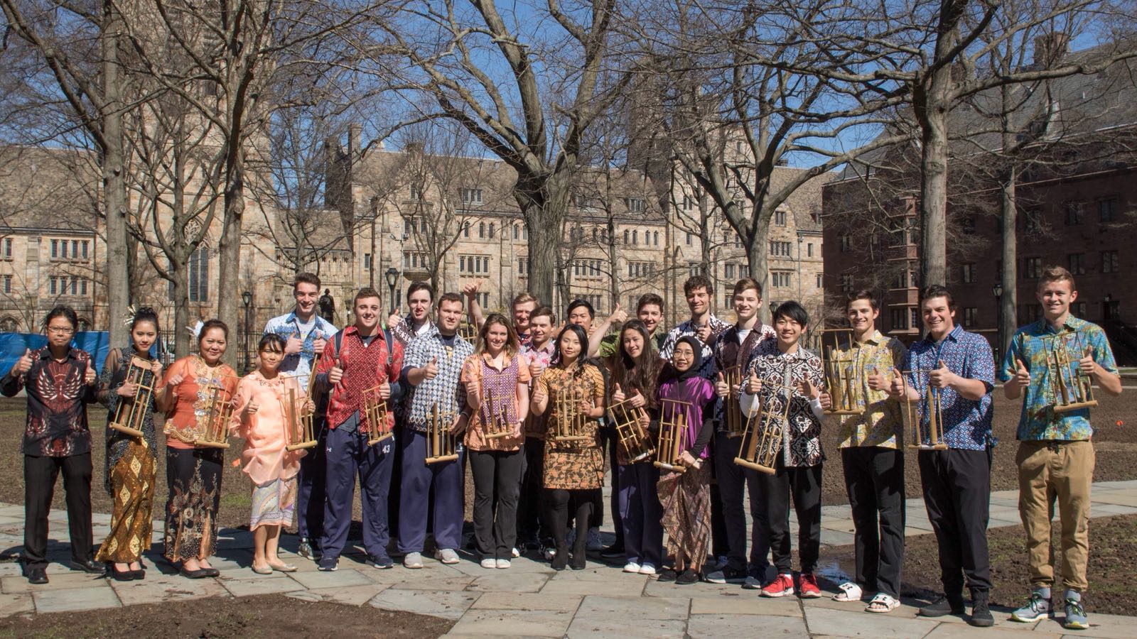 Livi Zheng, Wanita Asal Blitar Rayakan Hari Kartini dengan Main Angklung di Yale University, Amerika Serikat Livi Zheng, Wanita Asal Blitar Rayakan Hari Kartini dengan Main Angklung di Yale University, Amerika Serikat