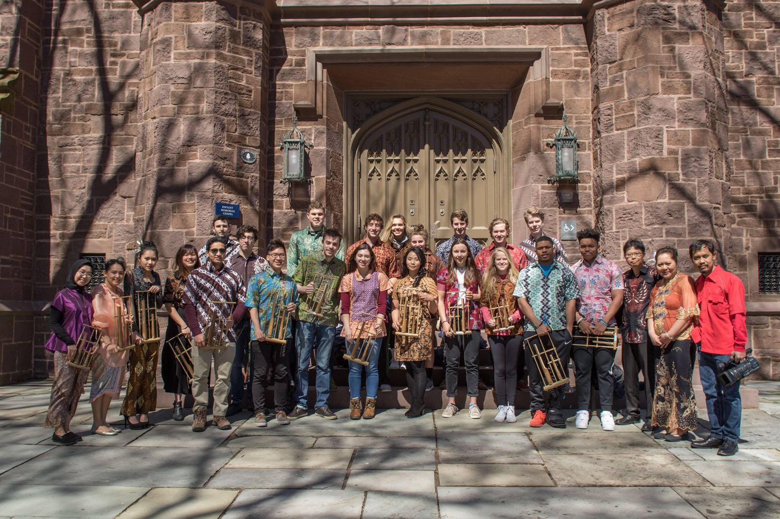 Livi Zheng, Wanita Asal Blitar Rayakan Hari Kartini dengan Main Angklung di Yale University, Amerika Serikat Livi Zheng, Wanita Asal Blitar Rayakan Hari Kartini dengan Main Angklung di Yale University, Amerika Serikat