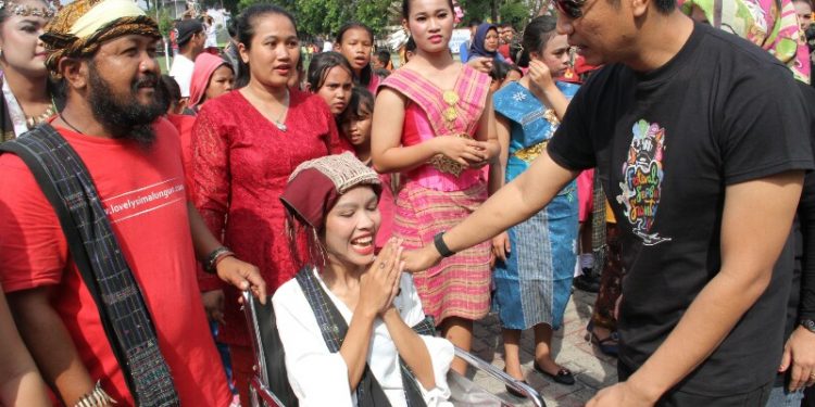 Walikota Hefriansyah Ikut Menari di Pembukaan Festival Serbu Siantar 2018