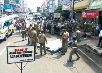 Langgar Peraturan, Baliho ‘Liar’ Dibongkar Satpol PP