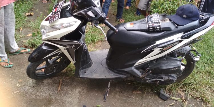 Nyawa Sarkawi ‘Melayang’ di Depan Rumahnya Nyawa Sarkawi ‘Melayang’ di Depan Rumahnya