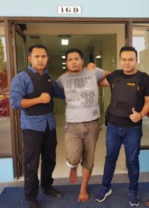 Kaki Ditembak Polisi, Bombom Malah Senyum Difoto Kaki Ditembak Polisi, Bombom Malah Senyum Difoto