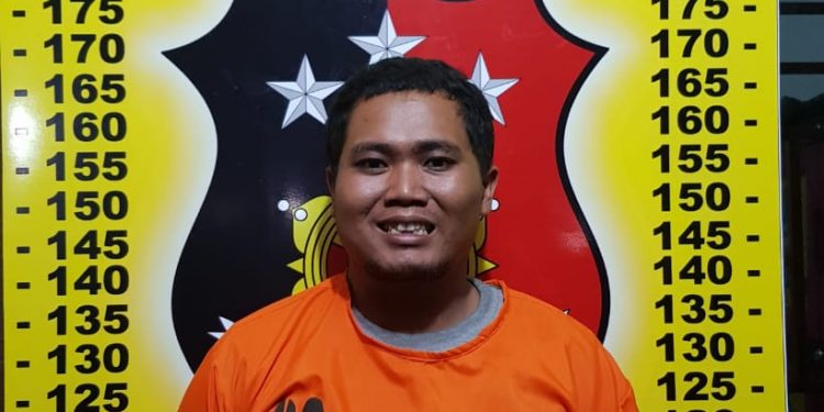 Kaki Ditembak Polisi, Bombom Malah Senyum Difoto Kaki Ditembak Polisi, Bombom Malah Senyum Difoto