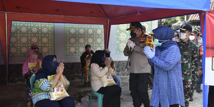 Polres Bogor Bagikan Sembako Polri Peduli Covid-19 Tahap 2