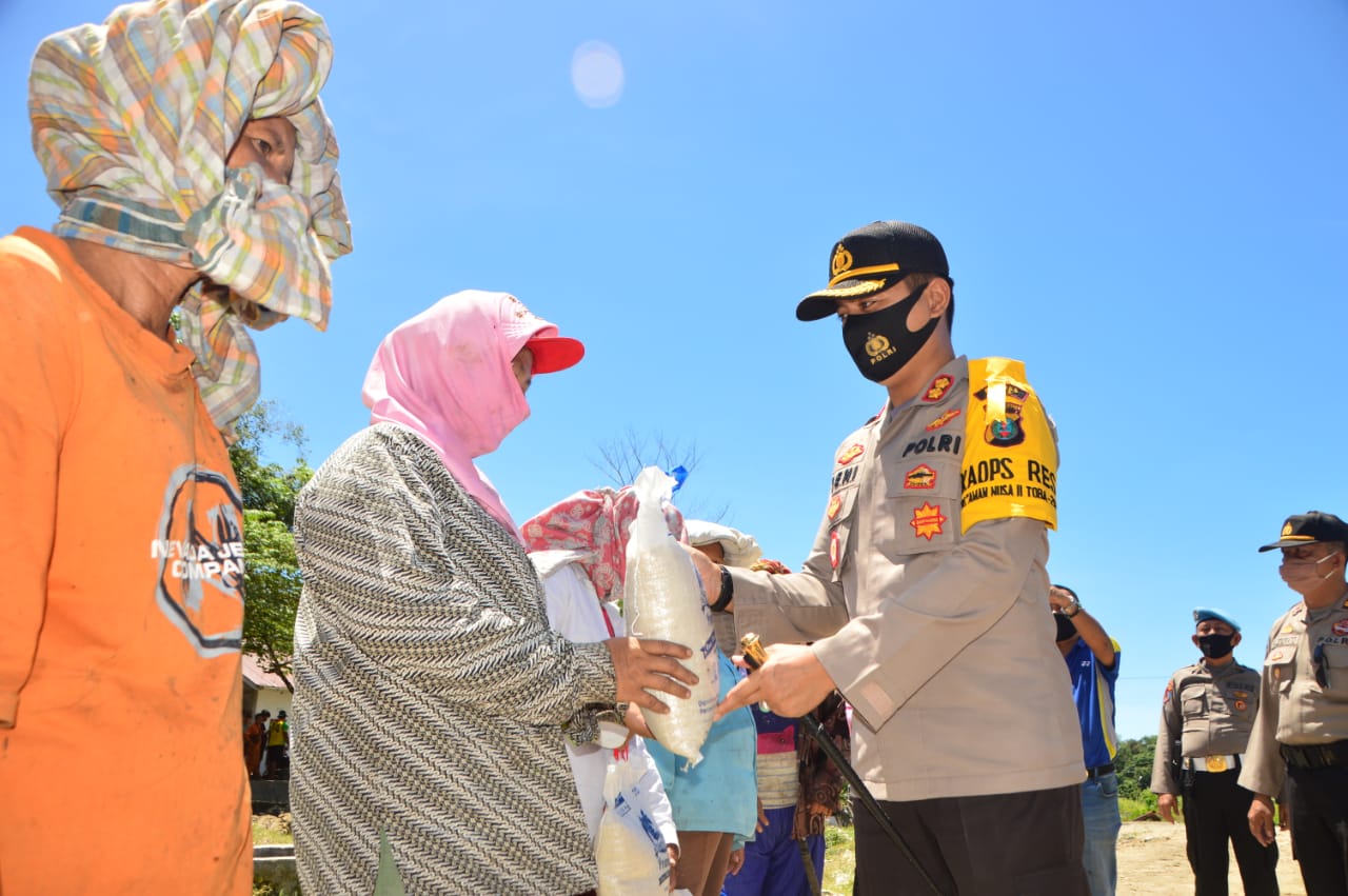Kembali Gelar Bakti Sosial Serentak, Polres Nias Sumbang 1 Ton Beras