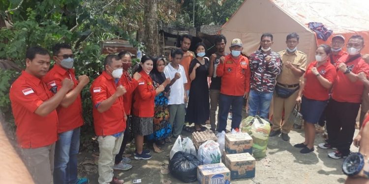 Pemuda Batak Bersatu Siantar Salurkan Bantuan Kepada Korban Kebakaran Pemuda Batak Bersatu Siantar Salurkan Bantuan Kepada Korban Kebakaran