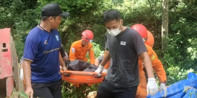 Mobil Masuk Jurang di Danau Toba, Supir Warga Simalungun Tewas Terjepit