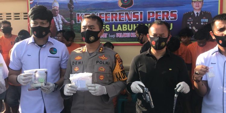 Sepekan Jabat Kapolres Labuhanbatu, AKBP Deni Kurniawan Paparkan 19 TSK Tangkapan Narkoba Sepekan Jabat Kapolres Labuhanbatu, AKBP Deni Kurniawan Paparkan 19 TSK Tangkapan Narkoba