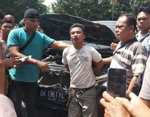 Perampok Toko Mas Tabrak Pengendara Sepedamotor Lalu Dihajar Warga