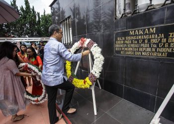 Jiarah  ke Makam Sisingamangaraja XII, Sihar Ajak Warga Tanamkan Jiwa Kepahlawanan dan Semangat Membangun Bangsa