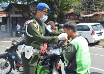 Pomdam I/BB Kerahkan Satu Regu Personel Gelar Operasi Pendisplinan Prokes dan Sosialisasi Masker