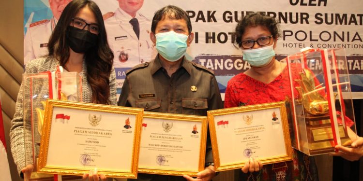 Winda Panjaitan dan Fera Yen, Dua Pegiat UMKM Siantar Dapat Penghargaan di Medan