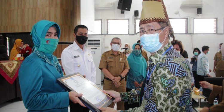 Ketua TP PKK Siantar Syahputri Hefriansyah Terima Penghargaan Manggala Karya Kencana