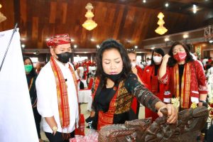 Dekranasda Taput "Tarik" Ulos ke Jakarta Fashion Week dan Internasional Fashion Week