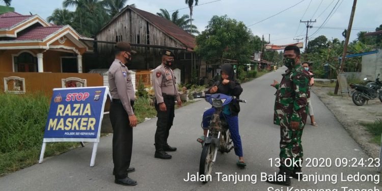 Personel Jajaran Kodim 0208/Asahan Bersama Polsek Sei Kepayang Gebyar Operasi Yustisi Pendisiplinan Protokol Kesehatan