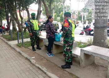 Gencar Penegakan Disiplin Protokol Kesehatan Di Taman Bunga Oleh Personel Jajaran Kodim 0207/Simalungun